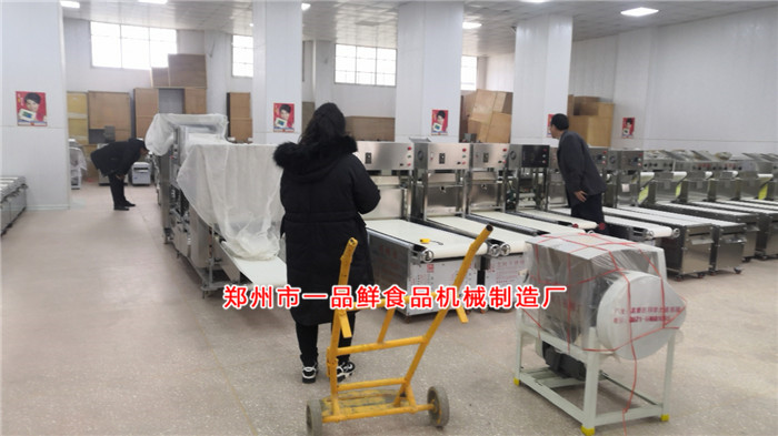 商丘客戶做面條批發(fā)考察一品鮮燴面機(圖2) 商丘客戶做面條批發(fā)考察一品鮮燴面機(圖2)
