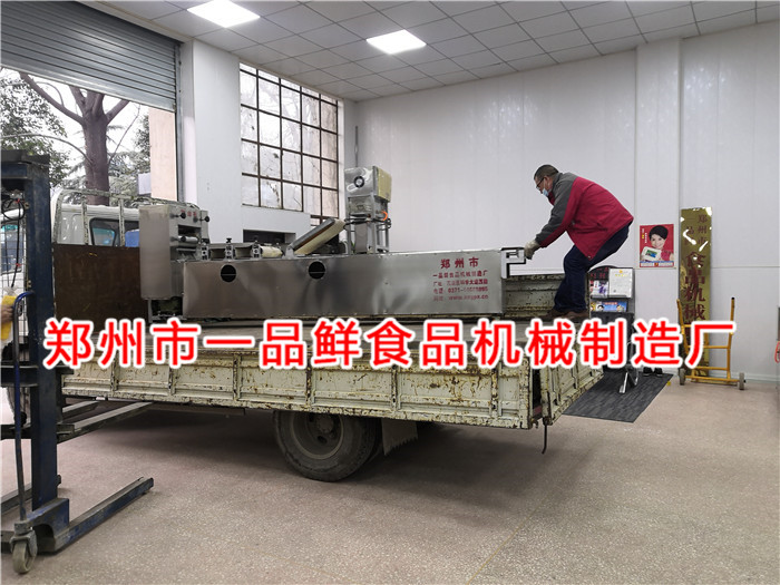 西安渭南食品廠的客戶擴(kuò)大生意規(guī)模訂購350型燴面機(jī)(圖1) 西安渭南食品廠的客戶擴(kuò)大生意規(guī)模訂購350型燴面機(jī)(圖1)