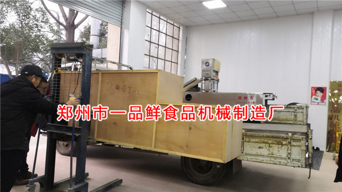西安渭南食品廠的客戶擴(kuò)大生意規(guī)模訂購350型燴面機(jī)(圖4) 西安渭南食品廠的客戶擴(kuò)大生意規(guī)模訂購350型燴面機(jī)(圖4)