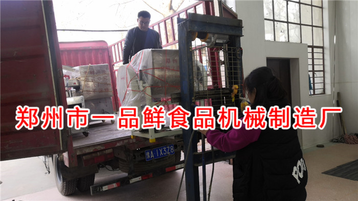 山西長(zhǎng)治客戶訂購(gòu)的1型面館用燴面機(jī)發(fā)貨啦(圖3) 山西長(zhǎng)治客戶訂購(gòu)的1型面館用燴面機(jī)發(fā)貨啦(圖3)