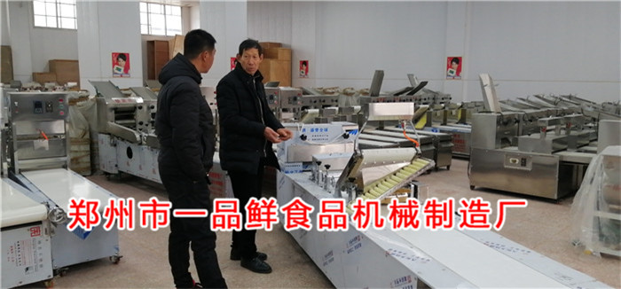 周口老客戶實地考察第六代全自動智能揉壓機(jī)(圖2) 周口老客戶實地考察第六代全自動智能揉壓機(jī)(圖2)
