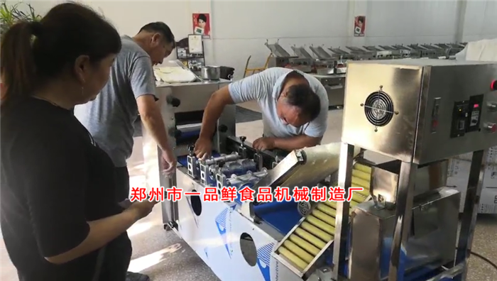 客戶學(xué)習(xí)操作燴面機(jī) 客戶學(xué)習(xí)操作燴面機(jī)