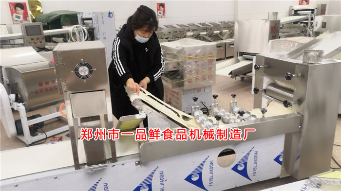客戶(hù)的燴面機(jī)開(kāi)始調(diào)試 客戶(hù)的燴面機(jī)開(kāi)始調(diào)試