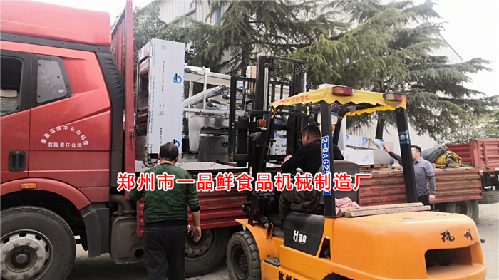 自循環(huán)揉壓機(jī)裝車(chē)中 自循環(huán)揉壓機(jī)裝車(chē)中